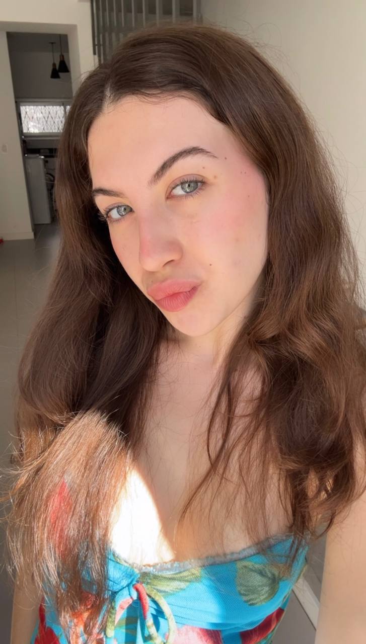 Nude girl Amber in Jingmen