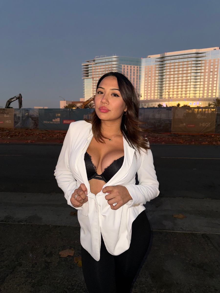 Take a pause and enjoy Ali Cruz — streaming from Jingmen