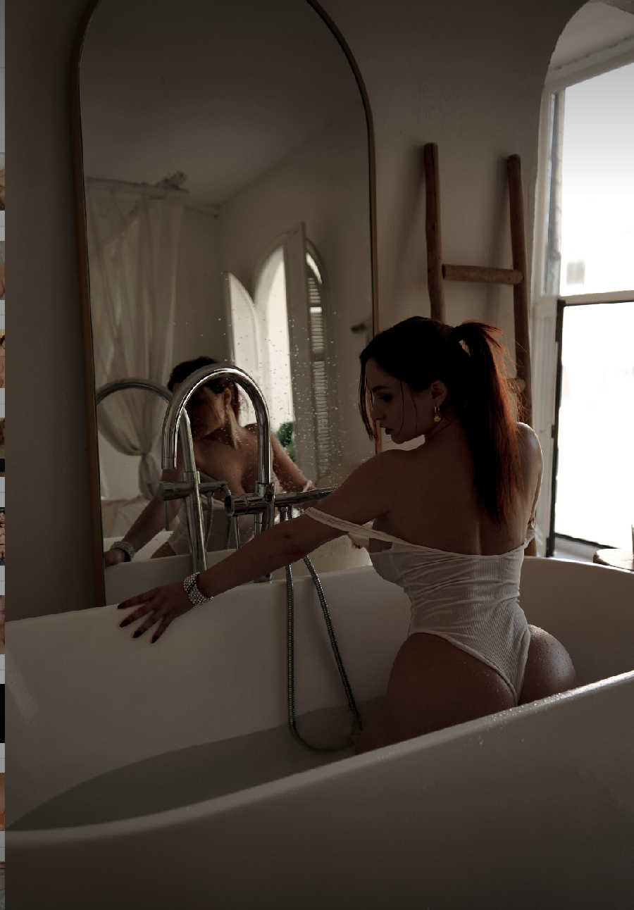 A playful frame from Miranda Faith nude — online in Jingmen