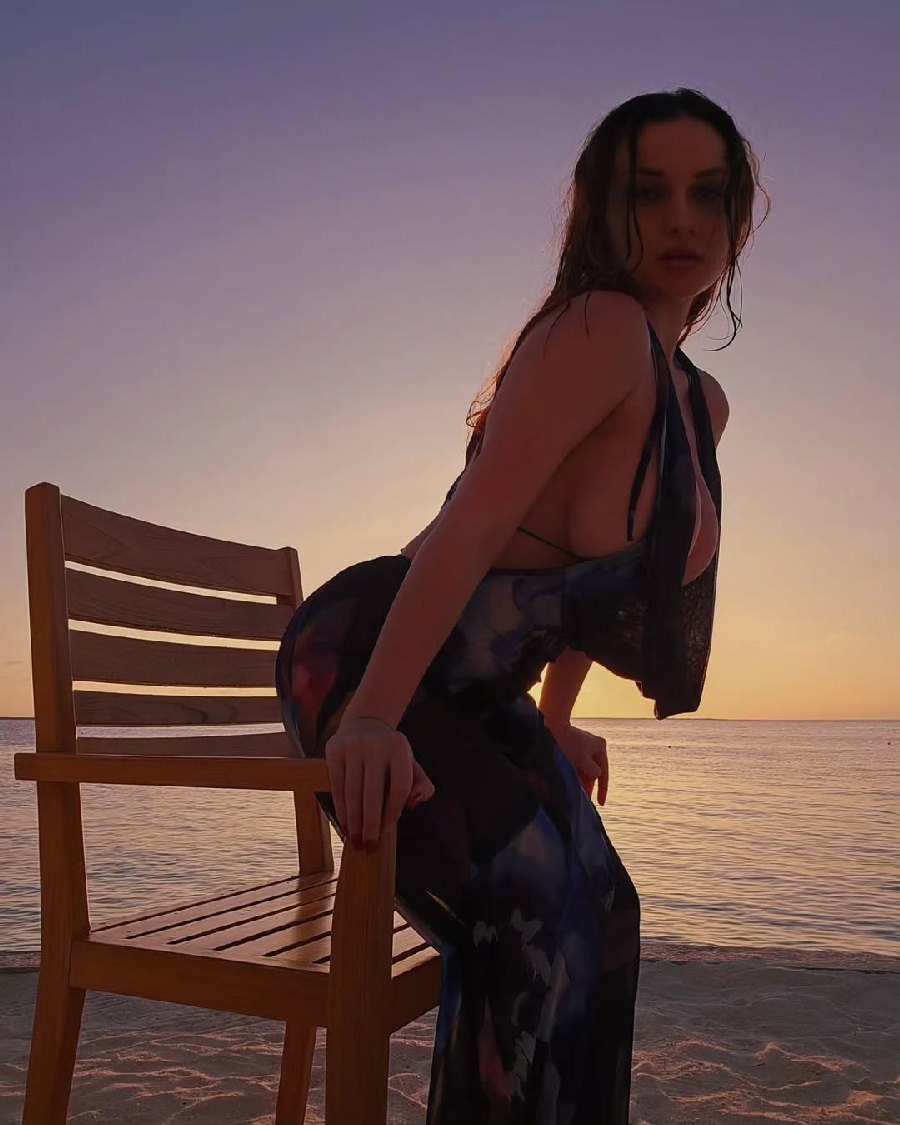 Sexy girl Miranda Faith nude in Jingmen