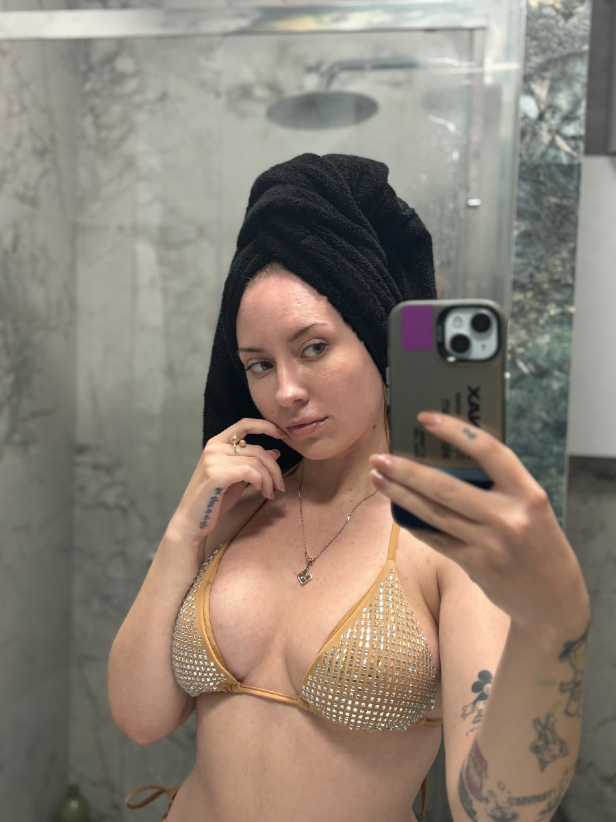 Nude girl KateV in Jingmen