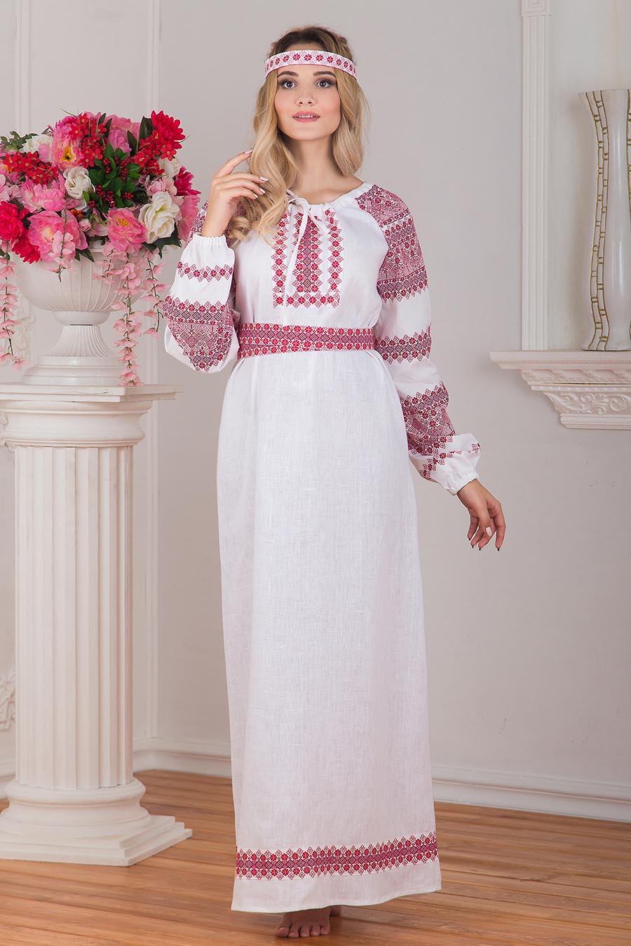 Women in Slavic costumes in Jingmen