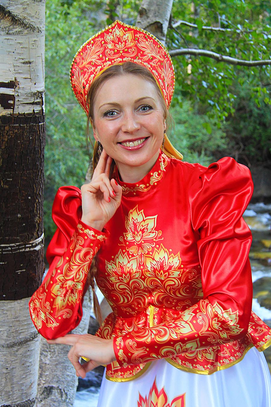 Women in Slavic costumes in Jingmen