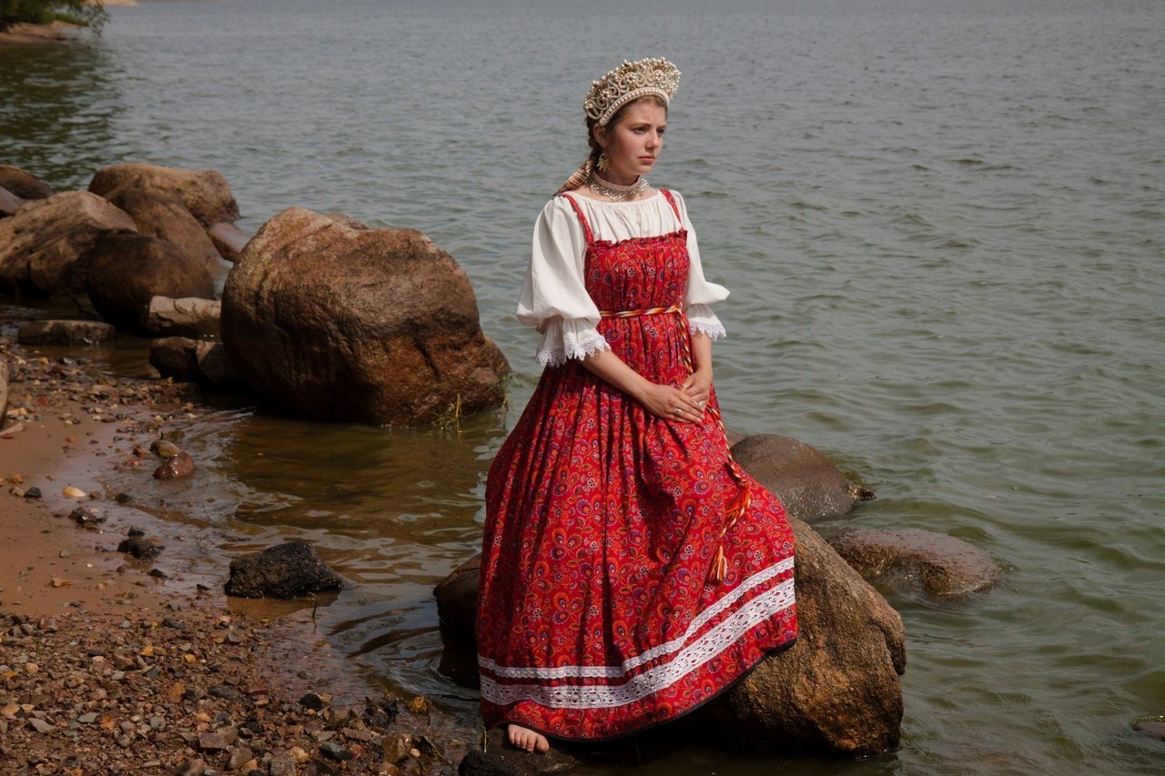 Women in Slavic costumes in Jingmen