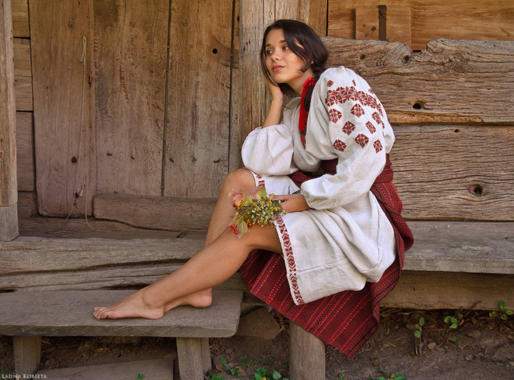 Women in Slavic costumes in Jingmen