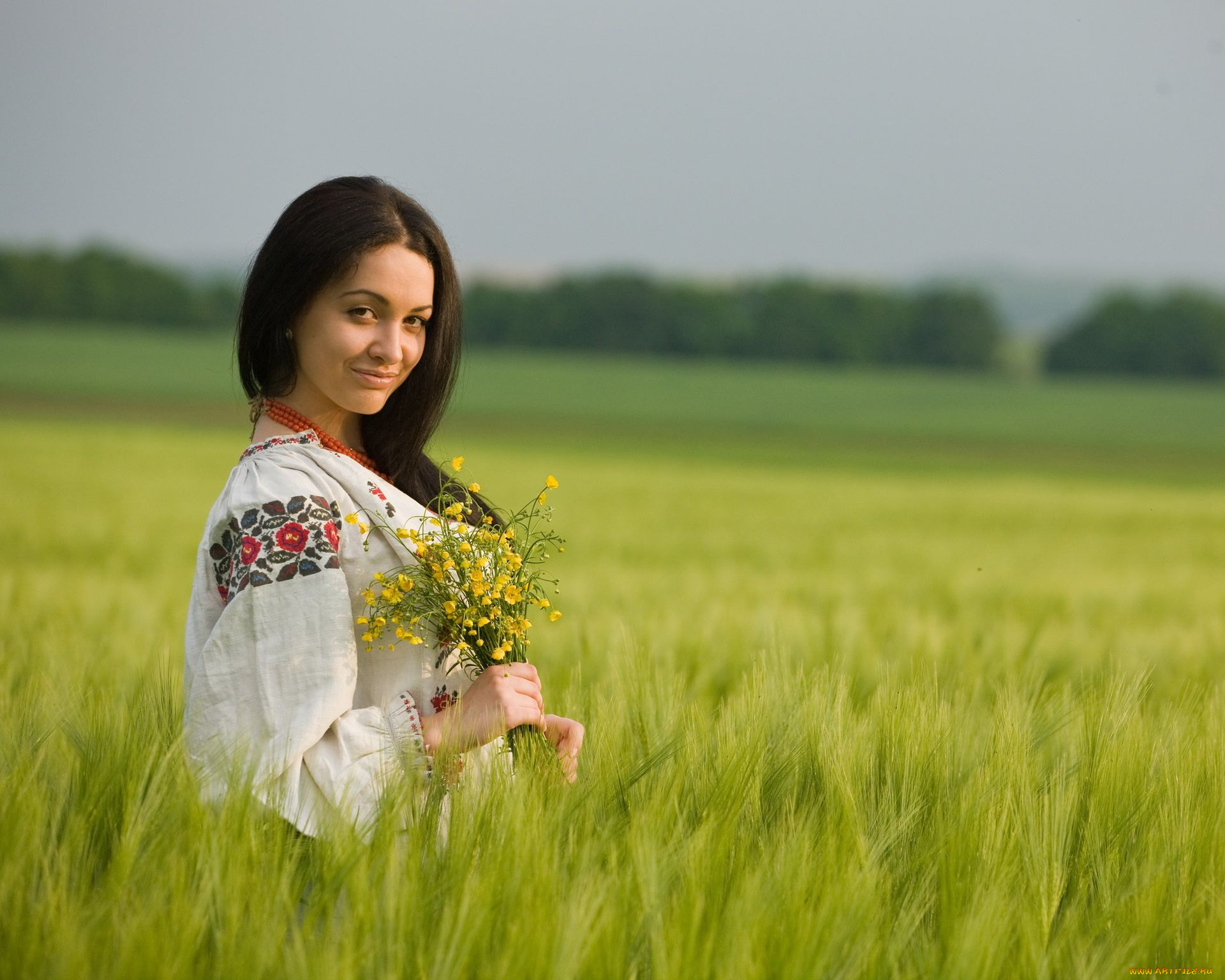 Women in Slavic costumes in Jingmen