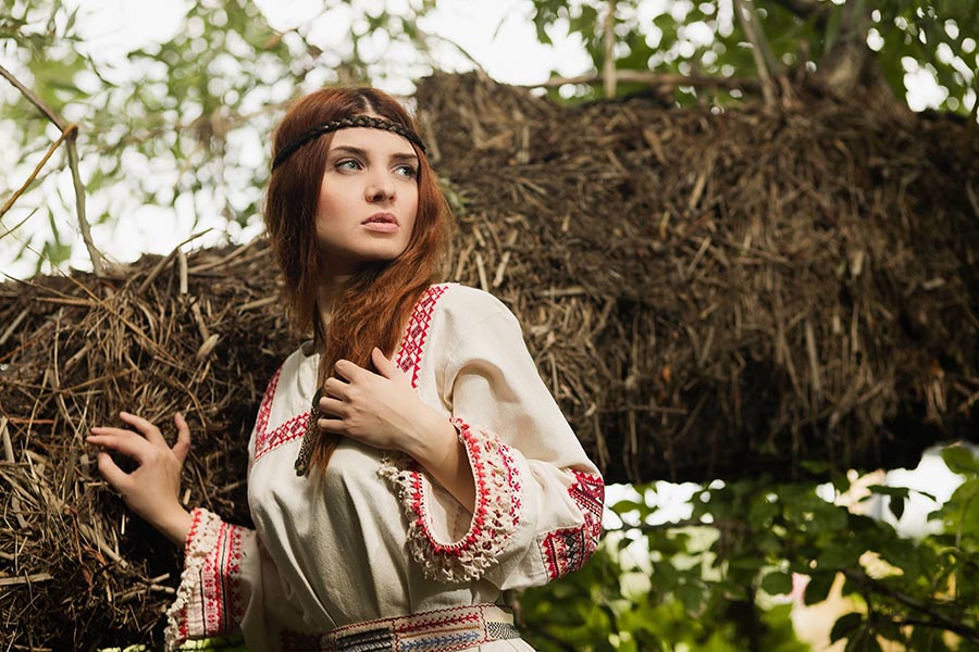 Women in Slavic costumes in Jingmen
