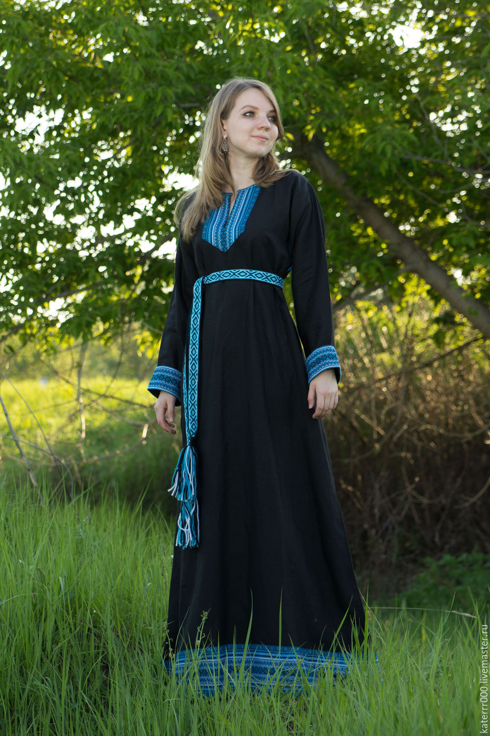 Women in Slavic costumes in Jingmen