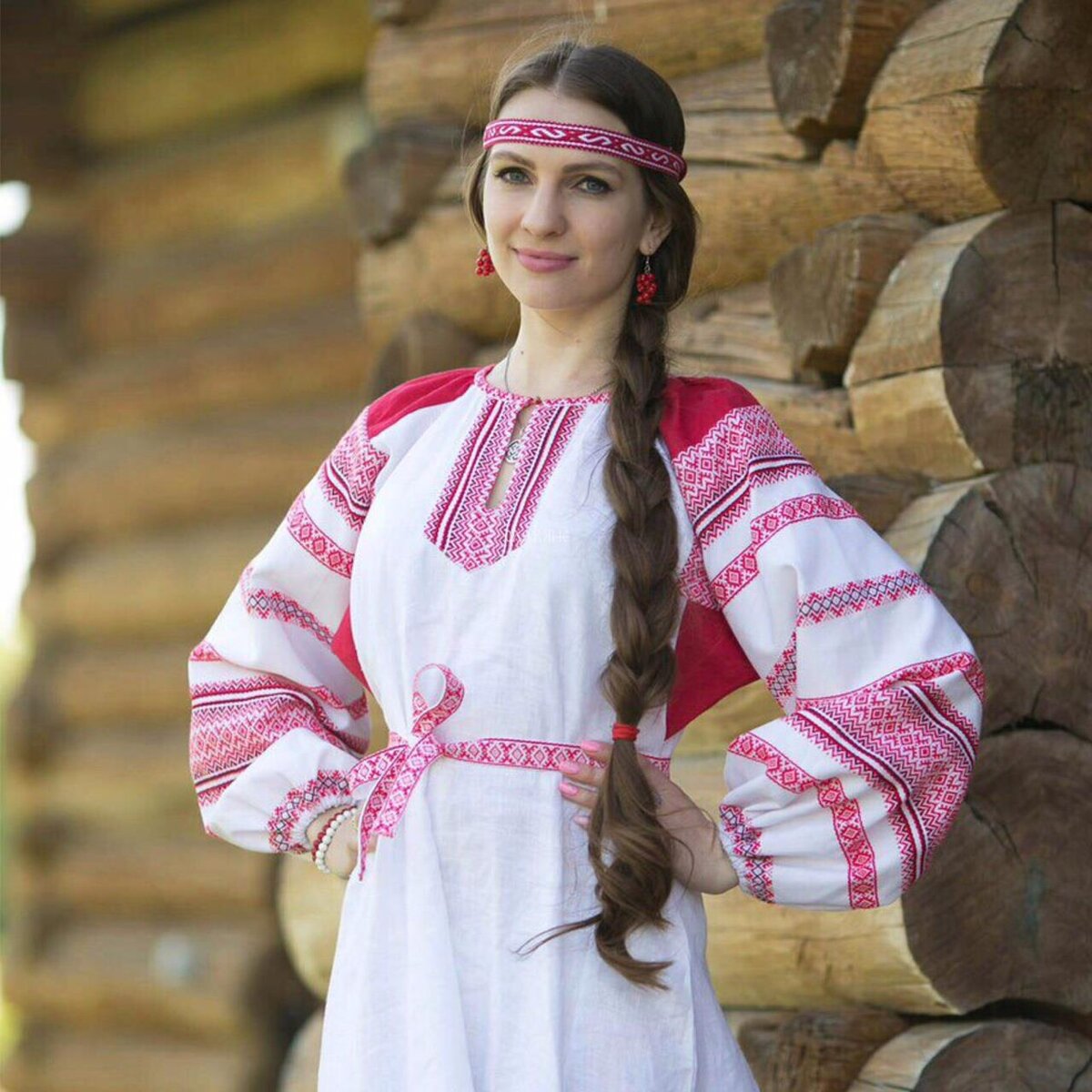 Girls in Slavic costumes in Jingmen