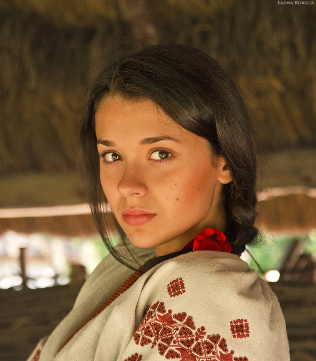 Girls in Slavic costumes in Jingmen