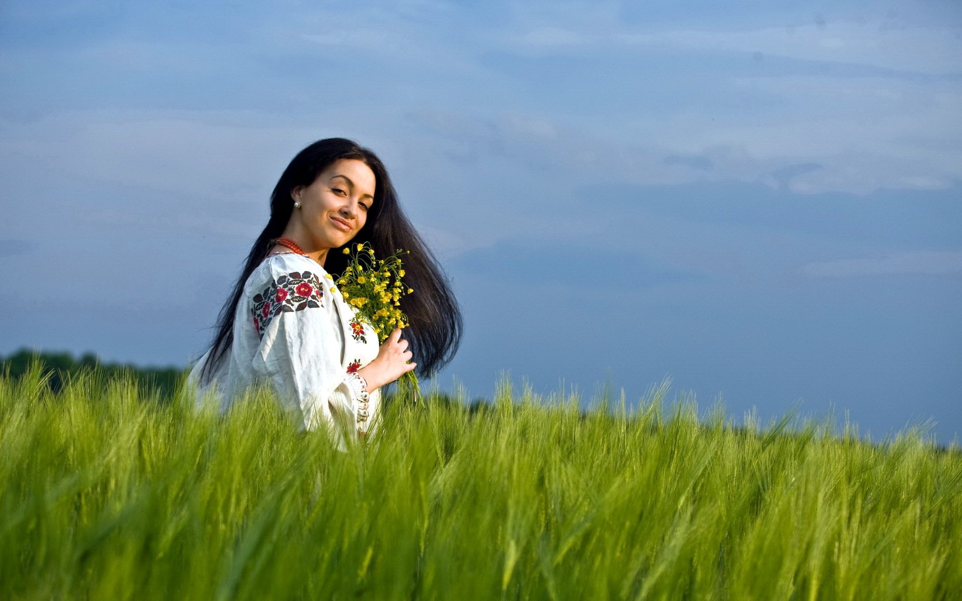 Girls in Slavic costumes in Jingmen