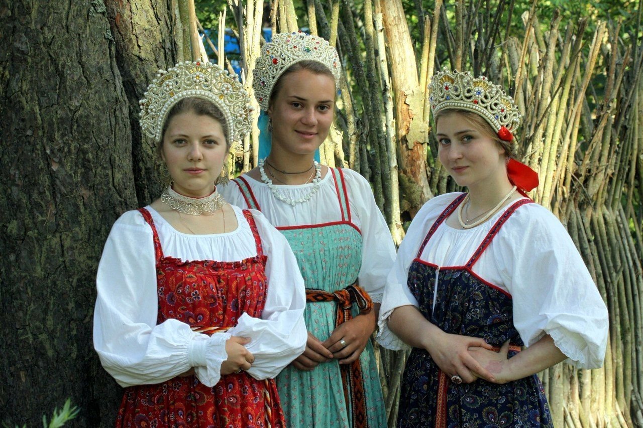 Sexy model Girls in Slavic costumes in Jingmen