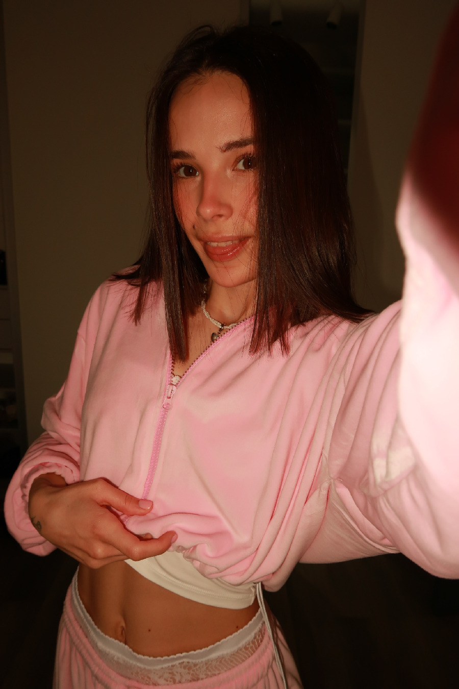 Tina brings the glow — live moments in Jingmen